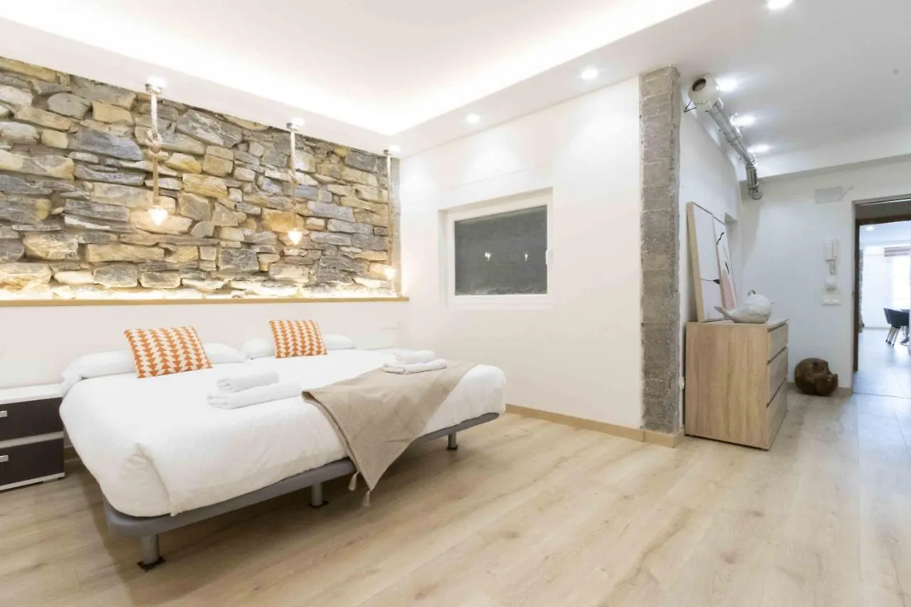The Rentals Collection - Monpas San Sebastián Apartment